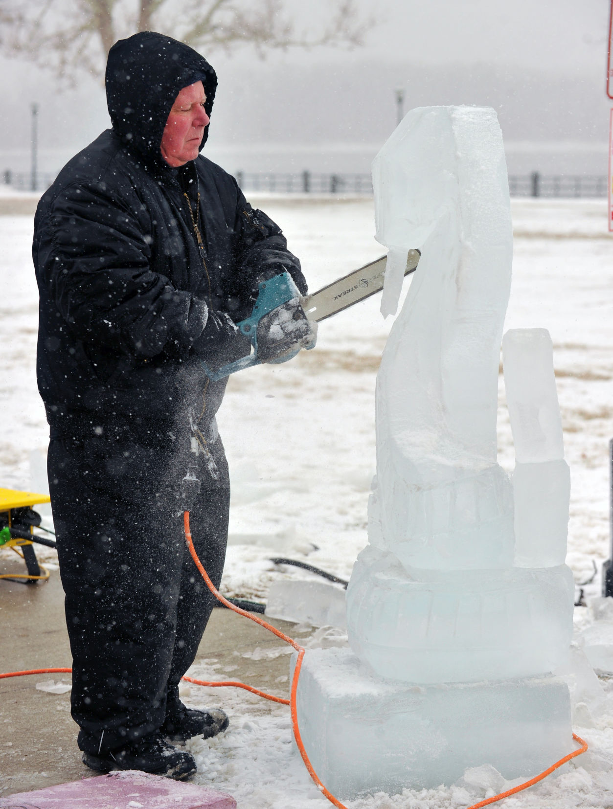 011422-qc-nws-icestravaganza-087